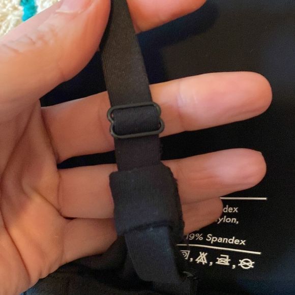 NWT. Outdoor Voices Flow Strappy Bra - Picture 7 of 8